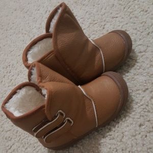 JiliGUALAnterfur Snow Shoes size 22/6 Toddler